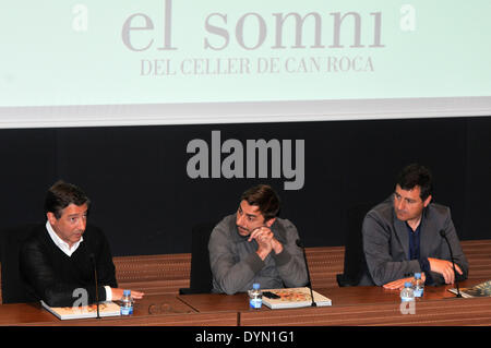 Barcelona, Spanien. 22. April 2014. Joan, Josep und Jordi Roca Brüdern, Besitzer des Restaurants "El Celler de Can Roca", 3 Sterne Michelin, präsentiert das Buch 'El Somni' (der Traum) und verkünden die Premiere und internationaler Vertrieb des Films mit dem gleichen Namen von Franc Aleu Credit: Fototext/Alamy Live-Nachrichten Stockfoto