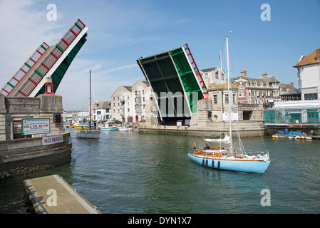 Weymouth Stadtbrücke eine anhebende Bascole Brücke. Dorset England UK Stockfoto