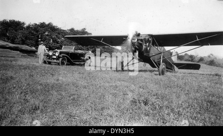 Dieses Bild zeigt eine Curtiss Robin C, registriert NC8365, auf North Island, Teil der Luftfahrt der US Navy. Die Robin C war bekannt für ihre Zuverlässigkeit in zivilen und militärischen Rollen. Stockfoto