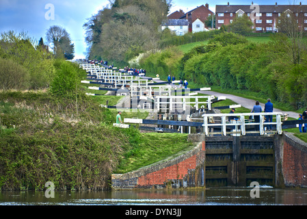 Caen Hill Locks sind einen Flug von Sperren auf der Kennet und Avon Kanal, zwischen Rowde und Devizes in Wiltshire England Stockfoto