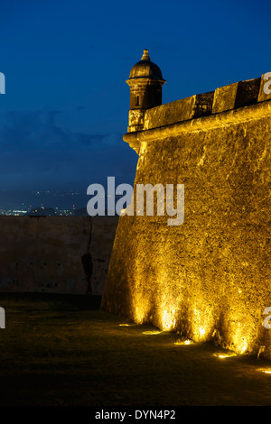 Burgmauern und Wachhäuschen (Garita), San Felipe del Morro Castle, San Juan National Historic Site, Old San Juan, Puerto Rico Stockfoto