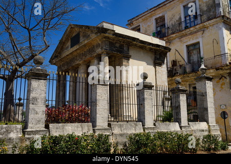 Seitenansicht des El Templete neoklassischen Greco-römische Tempel Denkmal zur Gründung von Havanna Kuba Stockfoto