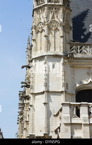 Seitenansicht der Wasserspeier auf dem Palais de Justice in Rouen, Frankreich Stockfoto