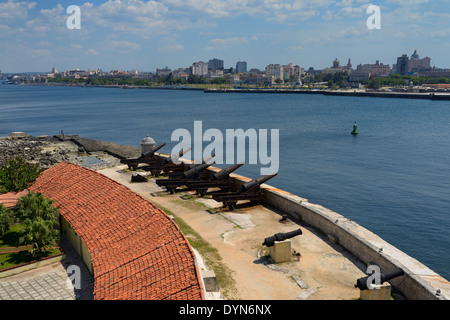 Blick auf die Altstadt Havanna von Morro Castle Festung bewachen den Eingang zur Havana Bucht Kuba Castillo de San Salvador De La Punta Stockfoto