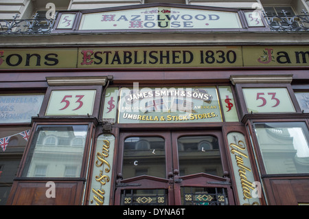 Der berühmte Dach Shop auf New Oxford Street, London .de.  James Smith & Söhne. Etablierten 1830. Stockfoto