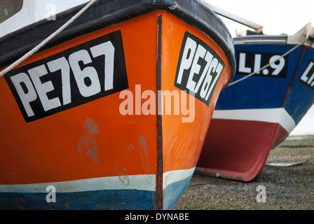 Angelboote/Fischerboote auf dem Vorland am Dell Quay, einem kleinen Dorf am Rande der Hafen von Chichester, West Sussex England UK Stockfoto