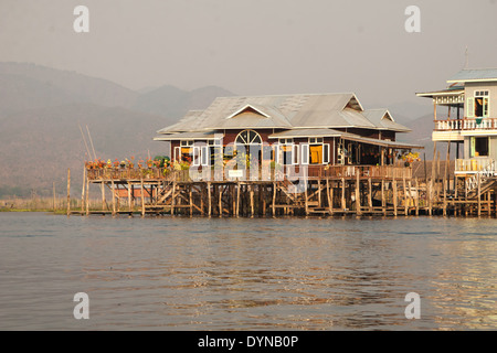 Gestelzt Hotel Inle Lake Burma Stockfoto