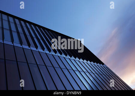 Manchester School of Art an der MMU, Manchester, Vereinigtes Königreich. Architekt: Feilden Clegg Bradley Studios LLP, 2014. Fassade-abstrakt Stockfoto