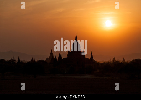 Sonnenuntergang in der alten Stadt Bagan Myanmar Burma Stockfoto