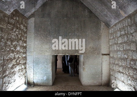 Pyramide von Teti (VI dyn.). Pyramiden Texte an Wänden gehauen. Stockfoto