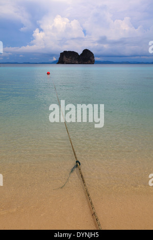 Blick von Ko Ngai, einer tropischen Insel in der Andamanensee, Thailand. Foto V.D. Stockfoto