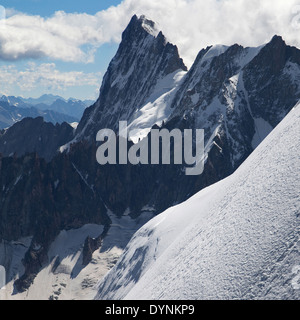 Peak Pointe Walker (Grandes Jorasses) von der Aiguille du Midi in den französischen Alpen. Stockfoto