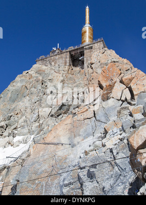 Gipfel der Aiguille du Midi auf 3842 m Höhe in den französischen Alpen. Stockfoto