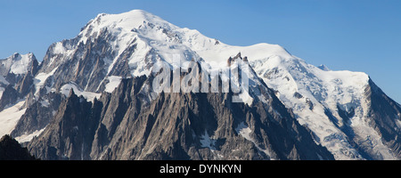 Aussicht auf den Mont Blanc und der Aiguilles de Chamonix in den französischen Alpen. Stockfoto