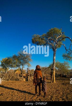 Himba Kinder, Karihona Dorf, Ruacana Bereich, Namibia Stockfoto