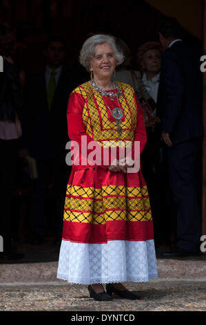 Madrid, Spanien. 23. April 2014. Mexikanische Journalistin und Autorin Elena Poniatowska besucht die Preisverleihung des Cervantes-Preis in Alcala De Henares, Spanien, 23. April 2014. Der König von Spanien Juan Carlos ausgezeichnet ich mexikanische Journalistin und Autorin Elena Poniatowska 2013 Cervantes-Preis, der Spanisch sprechenden Welt höchste literarische Auszeichnung, am Mittwoch. Bildnachweis: Xie Haining/Xinhua/Alamy Live-Nachrichten Stockfoto