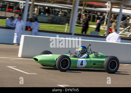 1962 Lotus-Climax 24 mit Fahrer Andrew Beaumont, 72. Goodwood Mitgliederversammlung, Sussex, UK. Clark-Stewart-Weltcup-Rennen. Stockfoto