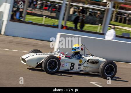 1960 Lotus-Climax 18 mit Fahrer John Elliott, 72. Goodwood Mitgliederversammlung, Sussex, UK. Clark-Stewart-Weltcup-Rennen. Stockfoto