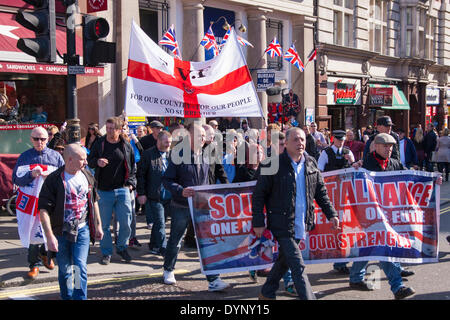 London, 15. März 2014. Die englischen Razzia Kraft und andere Anti-islamistischen Splittergruppen März gegen den islamischen Extremismus an das Parlament vom Trafalgar Square. Stockfoto