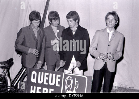 SMALL FACES UK-pop-Gruppe beim Windsor Jazz & Blues Festival, England, 11. August 1967. Siehe Beschreibung unten für Namen Stockfoto