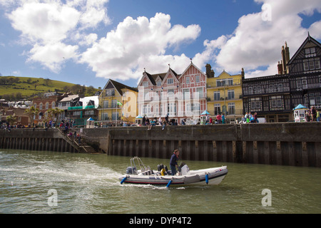 Malerische elisabethanische Gebäude am Hafen von Dartmouth, Dart Hafen fließt durch die Stadt Dartmouth, South Devon, England, UK Stockfoto