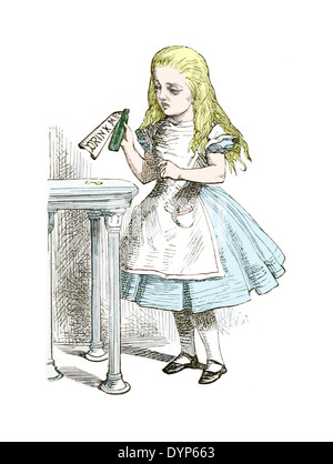 Seit 1865 erscheint John Tenniel (1820-1914) Illustration aus "Alice im Wunderland" von Lewis Carroll. DRINK ME Flasche Stockfoto