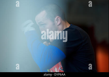 Moskau, Russland. 23. April 2014. Ein offenes Training des Weltmeisters in der ersten WBA Schwergewichts-Champion Denis Lebedev in einem Boxclub. Bildnachweis: Anna Sergeeva/ZUMAPRESS.com/Alamy Live-Nachrichten Stockfoto