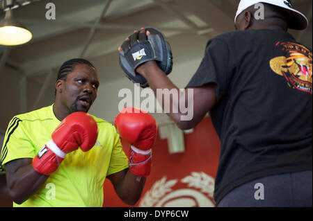 Moskau, Russland. 23. April 2014. Ein offenes Training der Weltmeister in der ersten WBA Schwergewichts-Champion Guillermo Jones. Bildnachweis: Anna Sergeeva/ZUMAPRESS.com/Alamy Live-Nachrichten Stockfoto