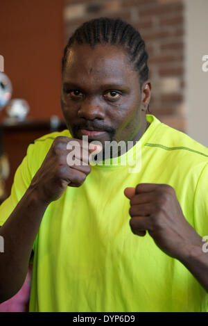 Moskau, Russland. 23. April 2014. Ein offenes Training der Weltmeister in der ersten WBA Schwergewichts-Champion Guillermo Jones. Bildnachweis: Anna Sergeeva/ZUMAPRESS.com/Alamy Live-Nachrichten Stockfoto
