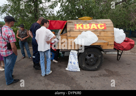 Stall mit Kwas (Art gegorene Getränke), Ulan-Ude, Burjatien, Russland Stockfoto