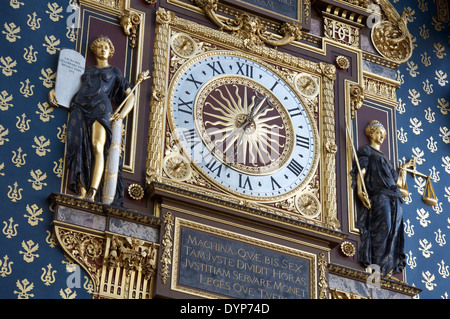 Die prächtigen, historischen, 14. Jahrhundert "L'Horloge", auf der Ile de la Cité, war die erste öffentliche Uhr in Paris. Das im Jahr 2012 neu restauriert. Frankreich. Stockfoto