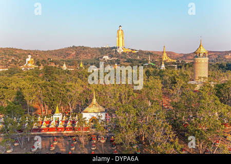 Bodhi Tataung Standing Buddha ist das zweite höchste Statue in der Welt und die größten in Myanmar. Monywa, Myanmar. Stockfoto