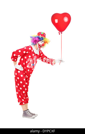 Männlichen Clown hält einen roten Ballon Stockfoto