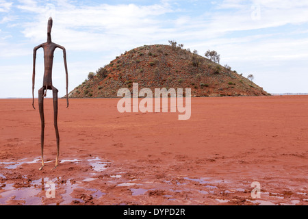 Lake Ballard wo ANTONY GORMLEY Gusseisen Skulpturen, in der Nähe von Menzies Westaustralien platziert sind Stockfoto