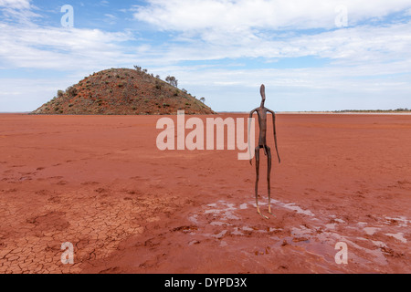 Lake Ballard wo ANTONY GORMLEY Gusseisen Skulpturen, in der Nähe von Menzies Westaustralien platziert sind Stockfoto