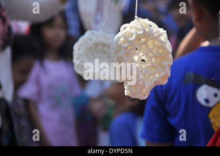 Cracker-Wettessen ist eines der Aktivitäten der Republik Indonesien Independence Day feiern Stockfoto