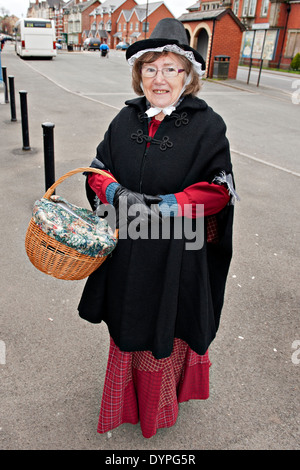 Eine walisische Dame gekleidet in traditionellen viktorianischen Kostümen Stockfoto