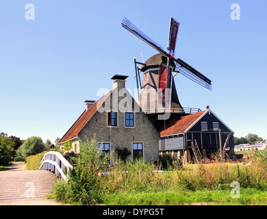 De Rat (1711), eine 300 Jahre alte ehemalige Sägemühle in IJlst, Friesland, Niederlande Stockfoto