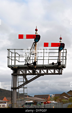 Die Plattform Starter-Signale am Ende der Plattform am Bahnhof Shrewsbury Stockfoto