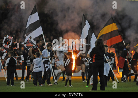 Fischadler V Newport Gwent Dragons - RaboDirect PRO12 im Millennium Stadium in Cardiff - Judgement Day. Stockfoto