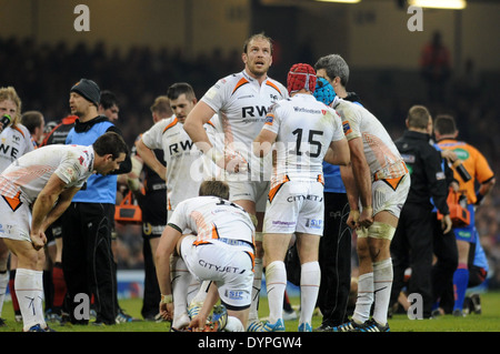 Fischadler V Newport Gwent Dragons - RaboDirect PRO12 im Millennium Stadium in Cardiff - Judgement Day. Stockfoto