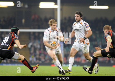 Fischadler V Newport Gwent Dragons - RaboDirect PRO12 im Millennium Stadium in Cardiff - Judgement Day. Stockfoto