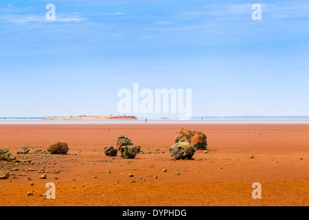 Lake Ballard wo ANTONY GORMLEY Gusseisen Skulpturen, in der Nähe von Menzies Westaustralien platziert sind Stockfoto