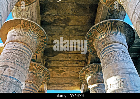 Ramesseum: die Beerdigung Tempel des Pharao Ramses II. der große (1303-1213 v. Chr. XIX dyn.). Die Decke der Säulenhalle. Stockfoto