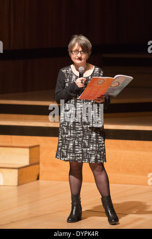 Gillian Moore MBE, Leiter der klassischen Musik, Southbank Centre an Martin Creed - "Von Angesicht zu Angesicht Bach (Arbeit 1815)" Stockfoto