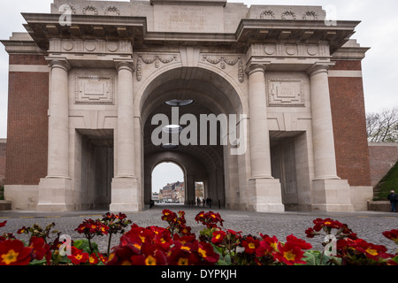 Das Menentor Memorial, Ypern, Aufzeichnung der Namen von Soldaten fehlt in WW1 Schlachten im Bereich Ypern Stockfoto