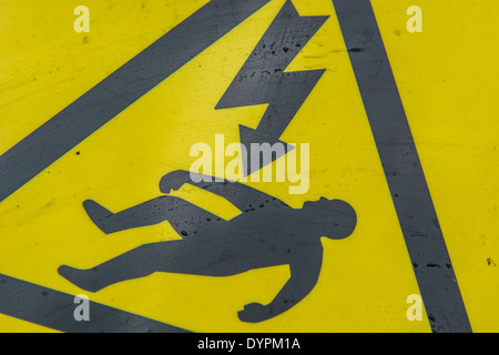 Warnschild - Strom/hohe Spannung. Piktogramm, Warnung, Strom Stromschlag Warnschild, Tod dar. Öffentliche Warnzeichen. Stockfoto