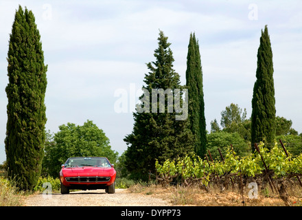 Maserati Ghibli Coupé auf einer Contry-Straße im Süden von Frankreich Stockfoto