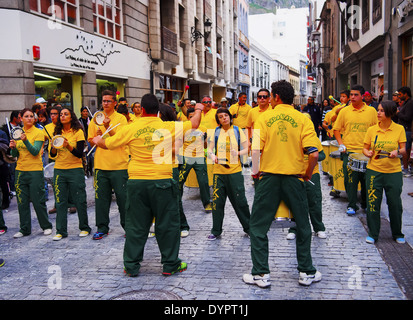 Unbekannte Menschen genießen den Karneval in Santa Cruz De La Palma auf 2. März 2014, Kanarische Inseln, Spanien. Stockfoto