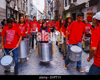 Unbekannte Menschen genießen den Karneval in Santa Cruz De La Palma auf 2. März 2014, Kanarische Inseln, Spanien. Stockfoto